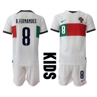Camiseta Portugal Bruno Fernandes #8 Segunda Equipación Replica Mundial 2022 para niños mangas cortas (+ Pantalones cortos)